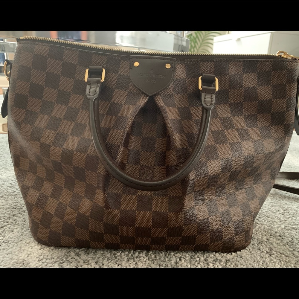 Authentic Louis Vuitton, excellent condition